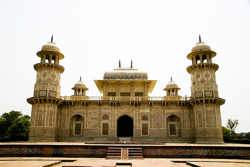 images/Itmad-Ud-Daulah's Tomb.jpg